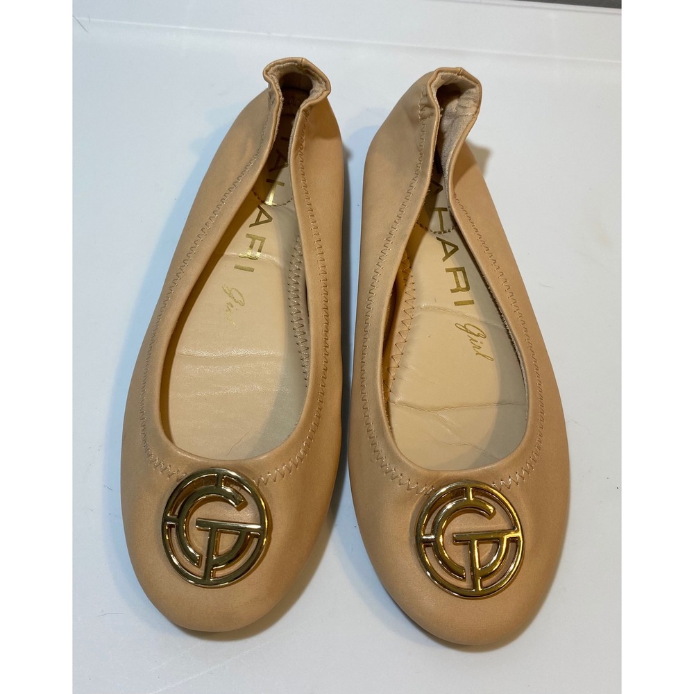 Tahari Girl Ottavia Tan Beige Ballet‎ Flats Gold Medallion Logo Size 7.5